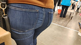 Big juicy ass milfs in tight jeans